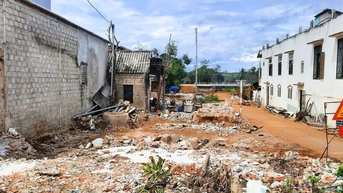 Bàn giao mặt bằng sạch cầu chui đường sắt ở Quảng Trị trước ngày 15/9