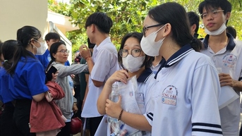 Bà Rịa - Vũng Tàu: Nhiều học sinh vui mừng vì ôn trúng bài 'Đất nước'
