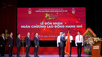 Trường Cao đẳng Công nghệ cao Hà Nội đón nhận Huân chương Lao động hạng Nhì