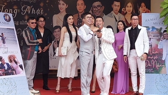 Long Nhật với "Đà Nẵng chiều nắng lạ" và "Vẫn mơ về Đà Nẵng"