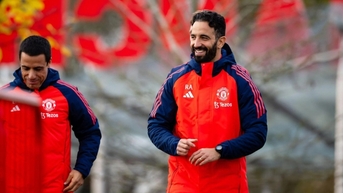HLV Amorim điều hành buổi tập đầu tiên tại Man Utd