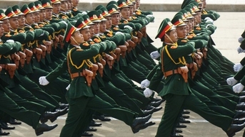 Cấp bậc quân hàm cao nhất với chức vụ của sĩ quan quân đội được quy định thế nào?