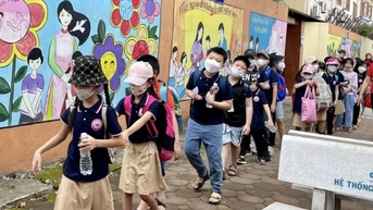 Phụ huynh đang mất quá nhiều thời gian đưa đón con đi học