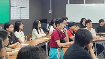 Điểm thi lớp 10 trung bình của học sinh THCS Cầu Giấy là 43,18