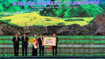 Phó Thủ tướng Lê Thành Long dự khai mạc Tuần Văn hóa