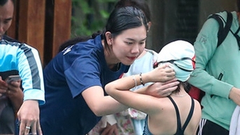Ly trà sữa ngọt ngào từ cô giáo Ánh Viên