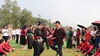 Bộ trưởng Bộ Tài nguyên- Môi trường dự Ngày hội Đại đoàn kết tại Yên Bái