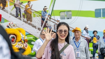 កប៉ាល់​ពី​ក្រុង​ប៉ៃ​ហៃ​-​ចិន​ដឹក​អ្នក​ដំណើរ​ជាង​១.០០០​នាក់​ទៅ​ឈូង​សមុទ្រ​ហាឡុង​បន្ទាប់​ពី​រំខាន​ជា​ច្រើន​ឆ្នាំ