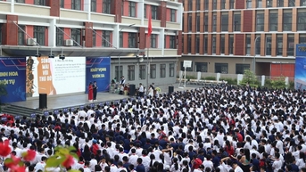7/12 thủ khoa học sinh giỏi lớp 9 quận Cầu Giấy học chung một trường