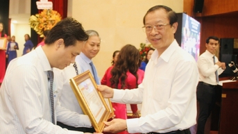 ហេតុអ្វី​បាន​ពិន្ទុ​ប្រឡង​បញ្ចប់​ការសិក្សា​ភាសា​អង់គ្លេស​របស់​និស្សិត​ទីក្រុង​ហូជីមិញ​ខ្ពស់​ជាងគេ​ក្នុង​ប្រទេស​រយៈពេល ៨ ឆ្នាំ​ជាប់​គ្នា?