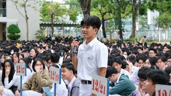 Thầy trò lớp 12 mong sớm công bố đề án tuyển sinh 2025