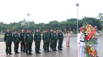 Ban Thường vụ Tỉnh ủy Gia Lai dâng hoa, dâng hương tại Quảng trường Đại Đoàn Kết | Báo Gia Lai điện tử