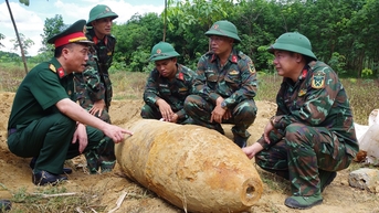 Phát hiện bom 334kg còn nguyên kíp nổ ở Quảng Bình