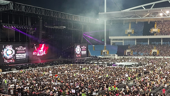 Khoảng 36.000 khán giả đội mưa đến đêm nhạc của BlackPink ở Hà Nội