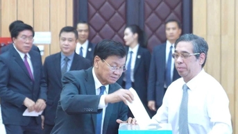 Tổng Bí thư, Chủ tịch nước Lào dự lễ phát động ủng hộ người dân Việt Nam bị thiên tai