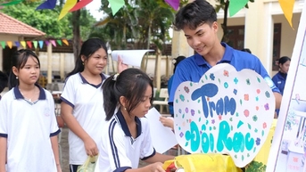 Màu áo tình nguyện trên đảo Phú Quý