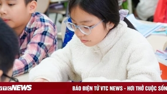 Nhiệt độ giảm sâu, nhiều trường Hà Nội vẫn mở cửa, lùi giờ vào lớp
