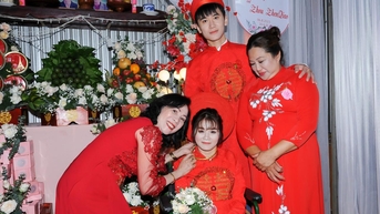 Chàng trai Trung Quốc vạn dặm đến Tây nguyên cưới cô gái Việt ngồi xe lăn