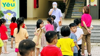 Hơn 2.300 học sinh nghỉ học vì đau mắt đỏ