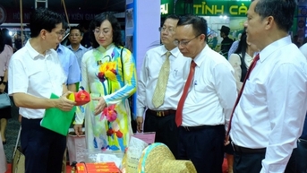 Khai mạc hội chợ triển lãm hàng công nghiệp nông thôn tiêu biểu khu vực phía Nam năm 2024
