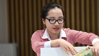 Lần thứ hai tăng giá điện; cấm ngân hàng bán bảo hiểm liên kết đầu tư