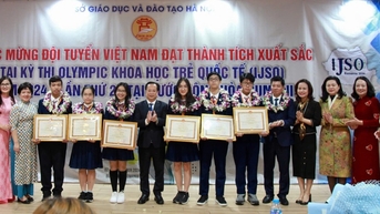 Lễ chúc mừng học sinh Hà Nội xuất sắc trở về từ Olympic khoa học trẻ