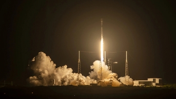 SpaceX bị đình chỉ do tên lửa bốc cháy khi hạ cánh