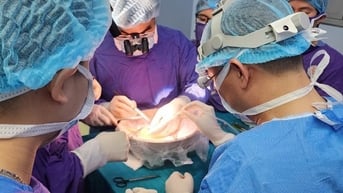 Nam thanh niên 23 tuổi tự tay cắt của quý của mình