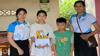 Tặng nhiều phần quà cho học sinh có hoàn cảnh khó khăn trước thềm năm học mới 2024-2025