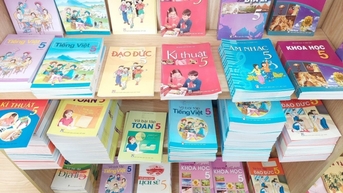 Không cần thiết phải có thêm một bộ sách giáo khoa