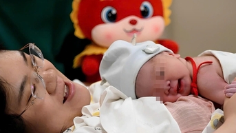 Giáo sư Trung Quốc gây tranh cãi khi tuyên bố phụ nữ sẽ sống đến 100 tuổi nếu có 10 con
