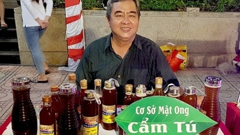 Mật ong Cẩm Tú - Tinh hoa từ vườn nhãn lên sàn thương mại điện tử