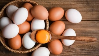 Các cách phân biệt trứng cũ hay mới cực đơn giản