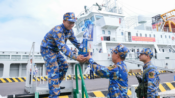 Những chuyến hàng Tết gửi mùa xuân từ đất liền đã đến Trường Sa
