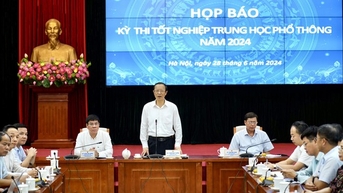 Bộ GDĐT họp báo chốt vấn đề "hot" thi tốt nghiệp THPT chương trình cũ, tiết lộ đề thi năm 2025