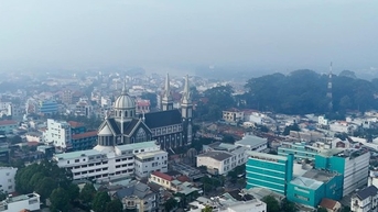 Sương mù dày đặc ở Bình Dương, se lạnh mờ ảo như Đà Lạt
