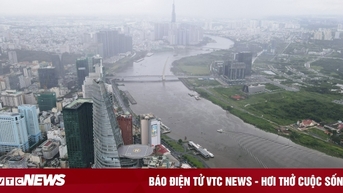 Nơi sầm uất hiện đại, chỗ cỏ dại mọc um tùm