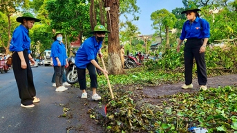 ប្រជាជន​ហាណូយ​សម្អាត​បរិស្ថាន​ដើម្បី​ជម្នះ​ផលវិបាក​នៃ​ព្យុះ Yagi