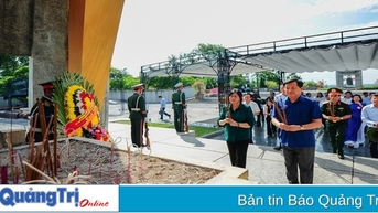 Phó Thủ tướng Chính phủ Lê Minh Khái dâng hương, tri ân các anh hùng liệt sĩ