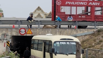 cao tốc, phát hiện thi thể, biến dạng, hiện trường