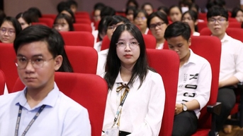 Gần 1.000 điểm mới trúng tuyển ngành y khoa