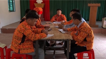 Bí thư Chi bộ người Dao - Tấm gương của người dân thôn Khe Lầm