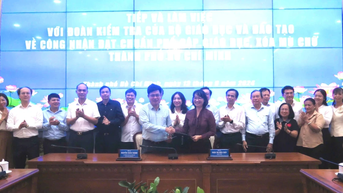 TPHCM được công nhận đạt chuẩn phổ cập giáo dục, xóa mù chữ