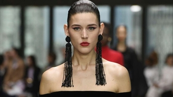 Chọn khuyên tai phù hợp với trang phục, bước một trở thành tín đồ sành điệu