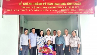 Bộ Tư lệnh Vùng 5 Hải quân tặng “Nhà tình nghĩa” cho người có công với cách mạng tại An Giang