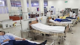 Nhiều học sinh nhập viện sau bữa ăn tại trường