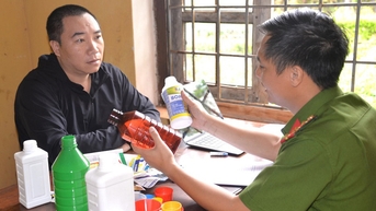 Triệt phá đường dây sản xuất thuốc trừ sâu giả quy mô lớn