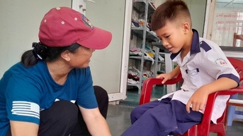 Cửa hàng đặc biệt ở khu nhà giàu TP.HCM, người nghèo vào mua liên tục