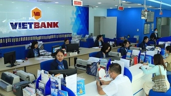 Lợi nhuận giảm mạnh, nợ xấu vượt 4%
