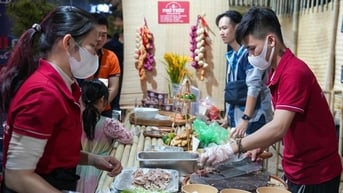 Thu hút gần 11 vạn du khách tham dự